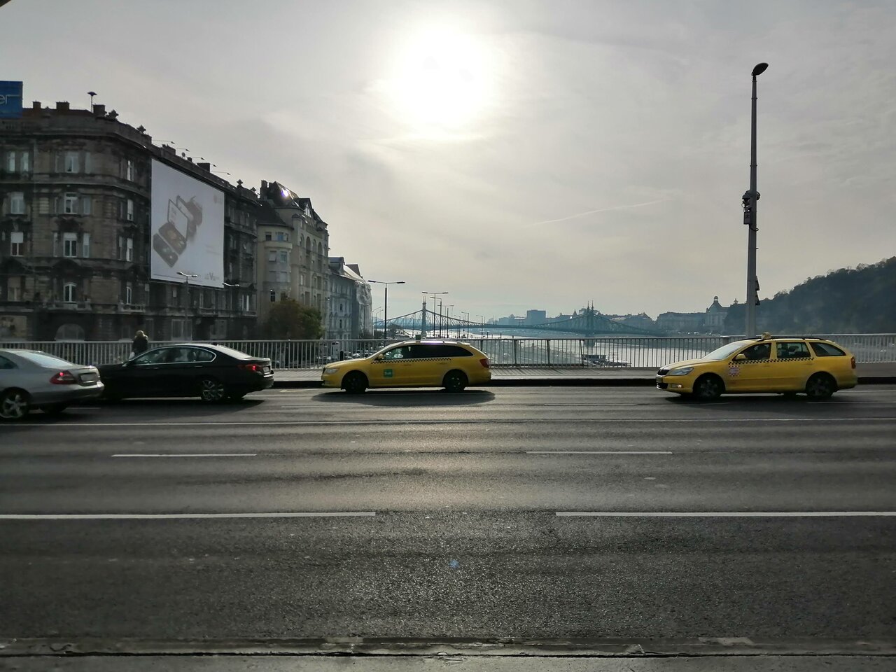 Traffic at the Elisabeth Bridge